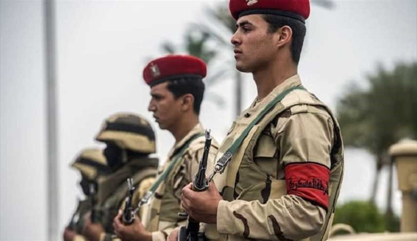 فايننشال تايمز: السيسي يستنجد بالجيش لحل مشاكل الاقتصاد!