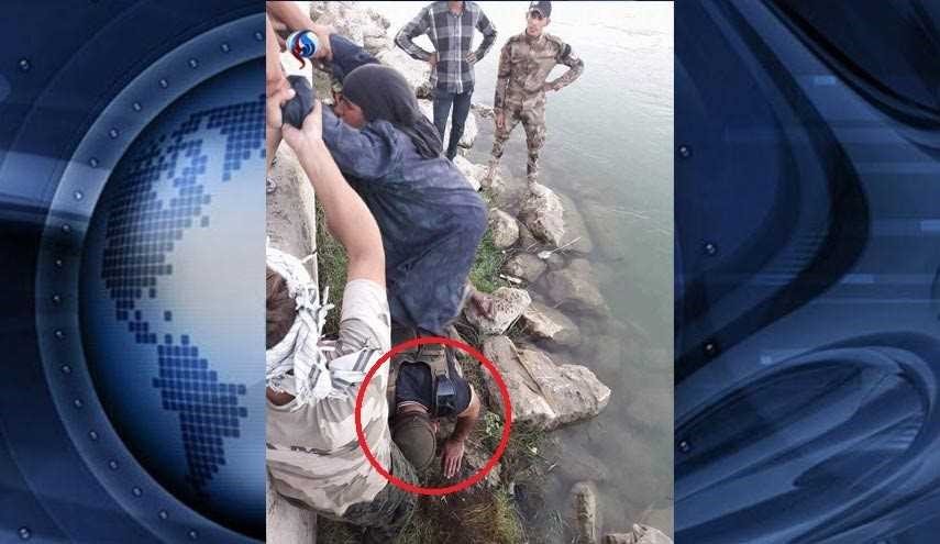 بالصور/ الحشد الشعبي يشارك باخلاء العوائل النازحة من الشرقاط