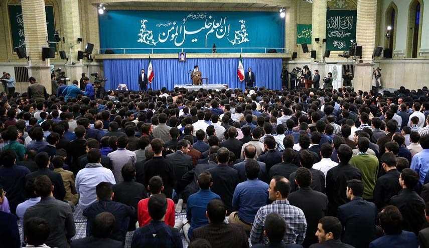 قائد الثورة الاسلامیة: وتیرة التطور العلمي لایمکن ان تتباطأ