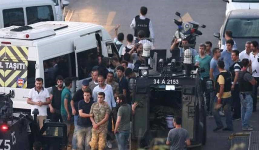 أنقرة تفصل 10 آلاف موظف حكومي!!