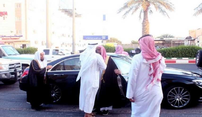 موكب عائض القرني الأمني يثير جدلا بالسعودية