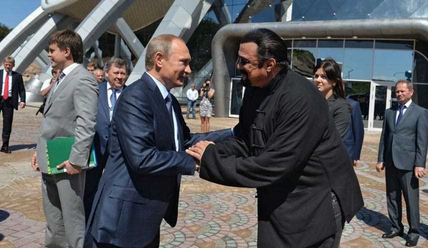 هنرپیشۀ آمریکایی شهروند روس شد! +عکس