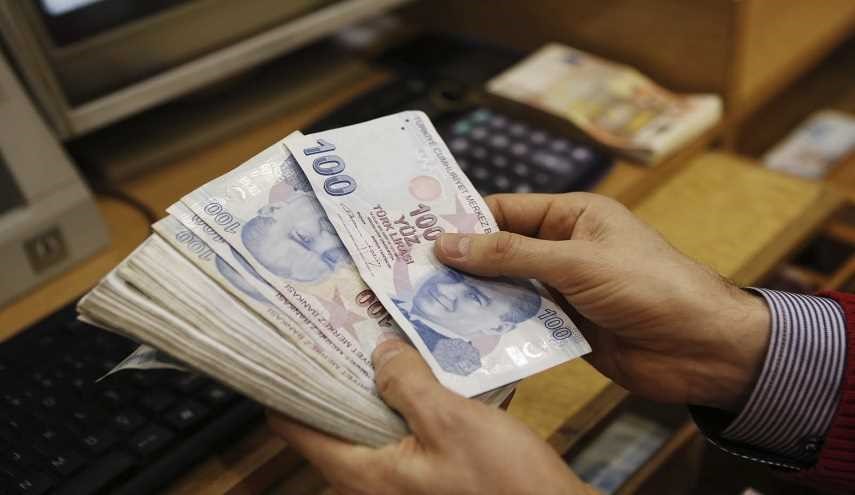 الليرة التركية تتراجع امام الدولار