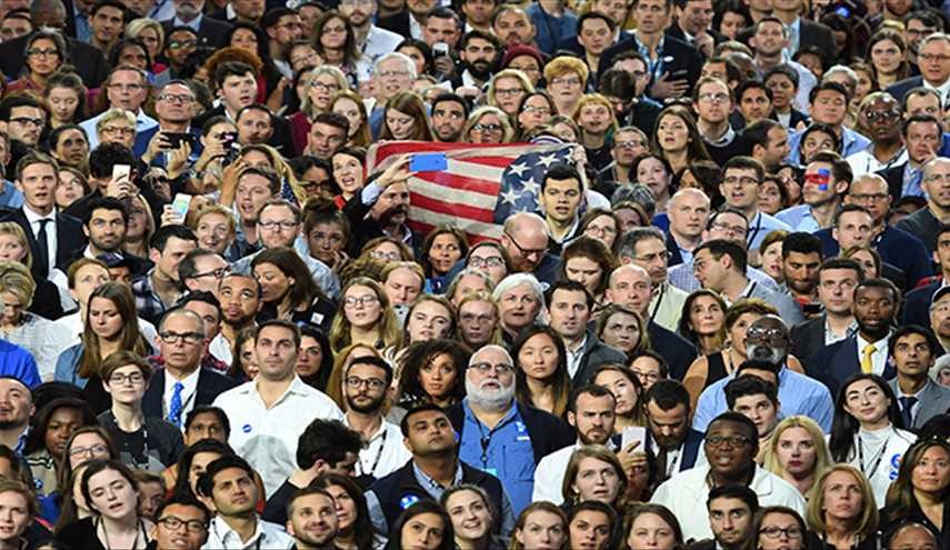 ترامب يفوز بأصوات 217 من كبار الناخبين وكلينتون بـ202