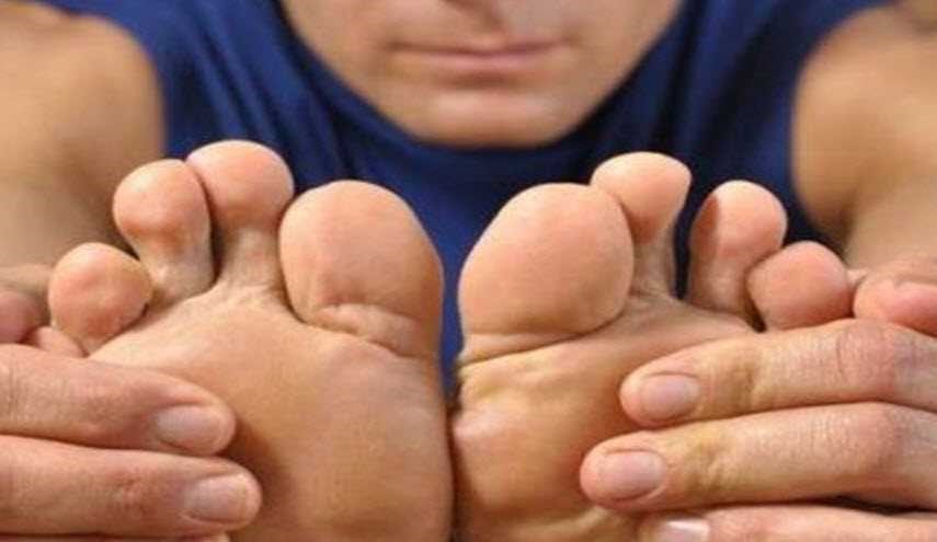 هل تستطيع لمس أصابع قدمك وأنت جالس على الأرض؟!