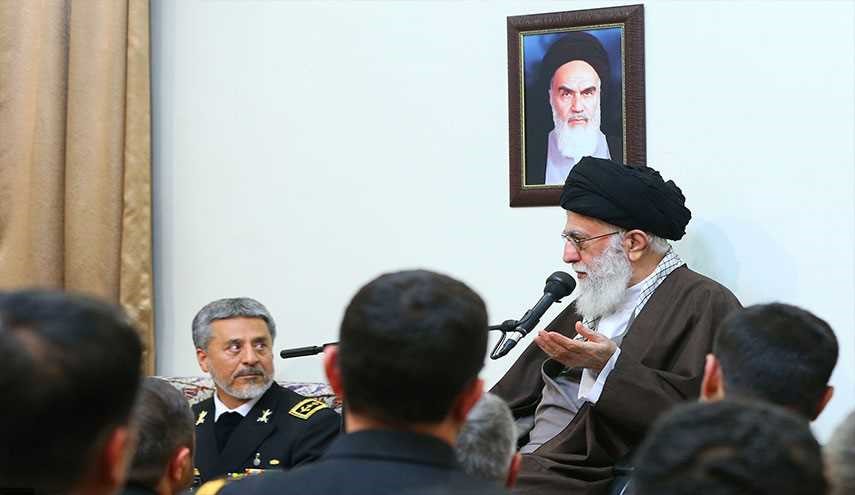 قائد الثورة يدعو الى تكريس التواجد الايراني في المياه الحرة