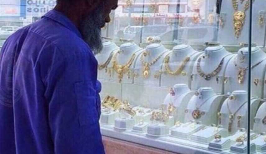 شاهد..عامل نظافة 