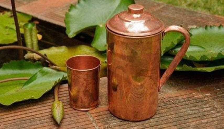 لهذه الأسباب عليكِ شرب الماء بكوب نحاسي