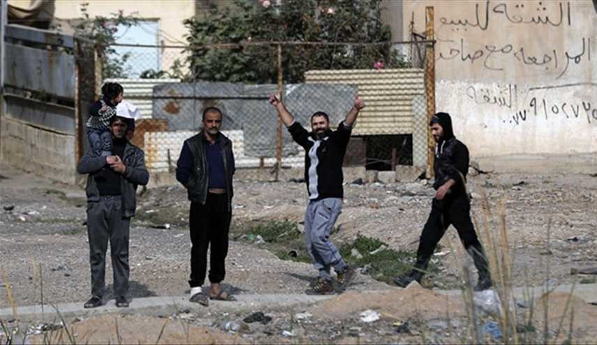 انقذ حزامه الاسود من 