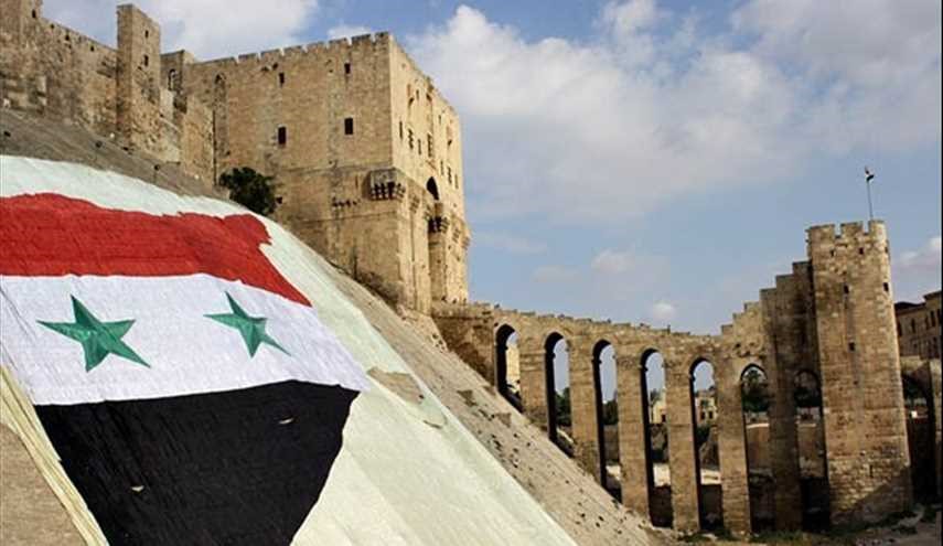 رفع العلم السوري على قلعة حلب