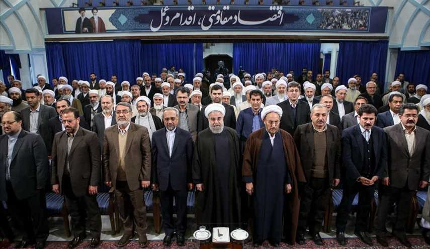 الرئیس روحانی یستقبل جمعا من علماء اهل السنة
