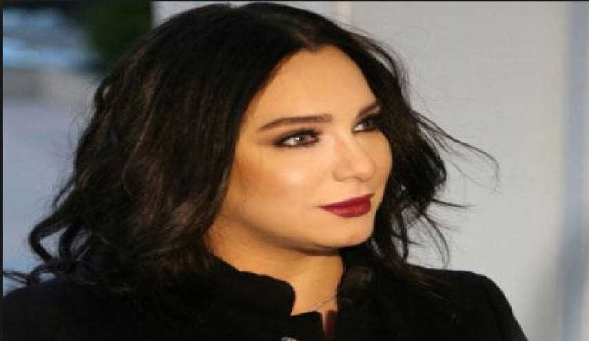 سلاف فواخرجي تنشر صورة لأبنائها مع أسماء الأسد+صورة