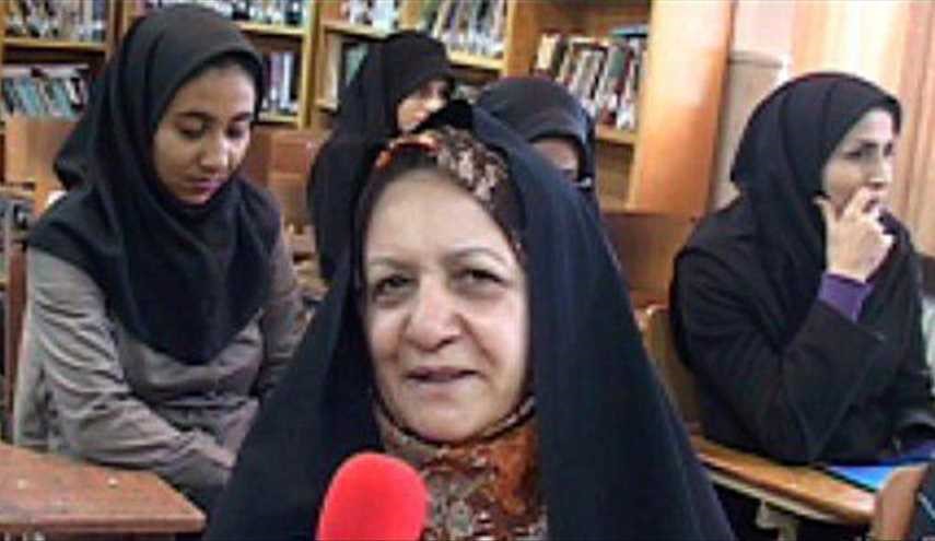 مادری دانشجوی پسرش شد!