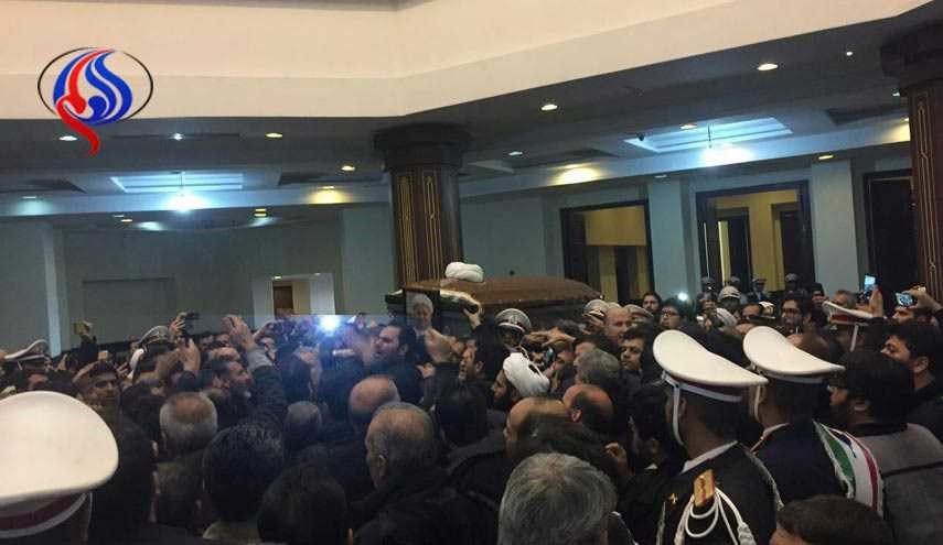 پيكر آيت الله هاشمی به حرم مطهر امام منتقل شد