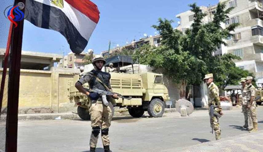 صورة... فنان مصري شهير الى الجيش لأداء الخدمة العسكرية