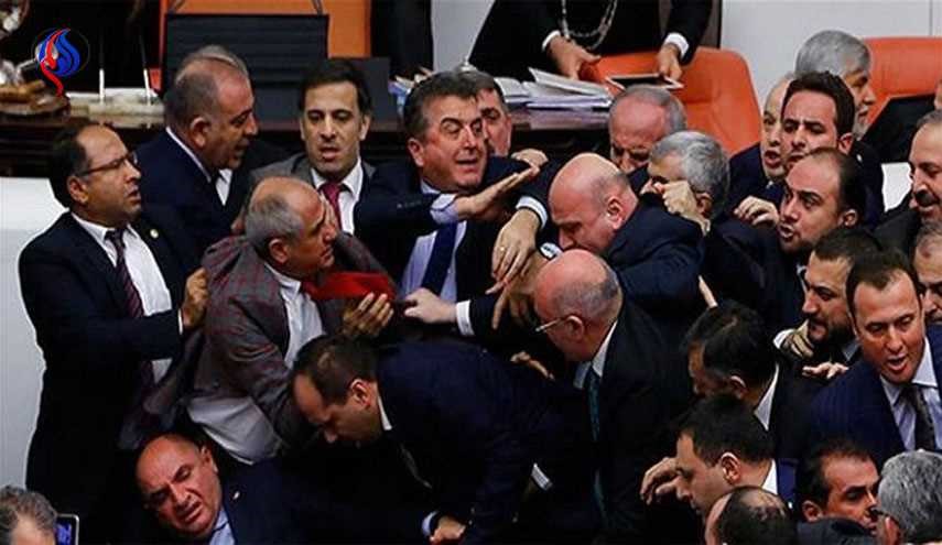 ناپدید شدن میکروفن گران قیمت پارلمان ترکیه