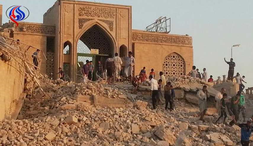 جندي عراقي يلتقط 