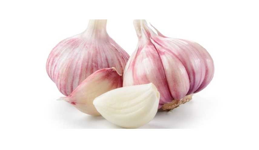 أطعمة مذهلة تساعدك على التخلص من رائحة الثوم