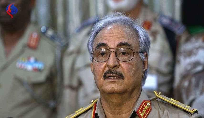 قبيل لقائه السراج .. حفتر يلوح باستعادة طرابلس