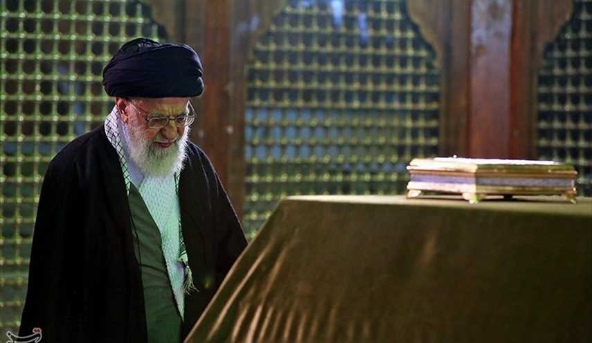 زيارة قائد الثورة الاسلامية لمرقد الامامالخميني (ره) وقبور الشهداء في 