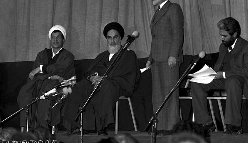 16 بهمن 1357- معرفی مهدی بازرگان به عنوان نخست وزیر دولت موقت/ تصاویر