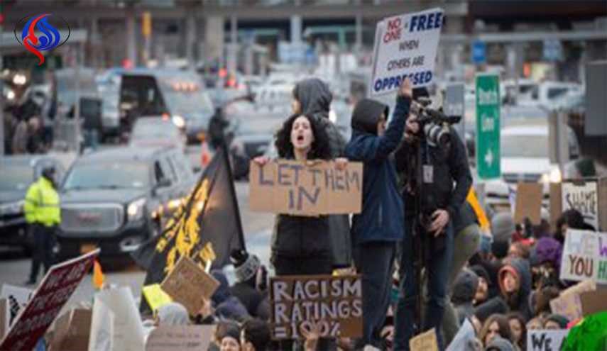 الآلاف يحتجون في لندن على قرار ترامب حظر دخول اللاجئين