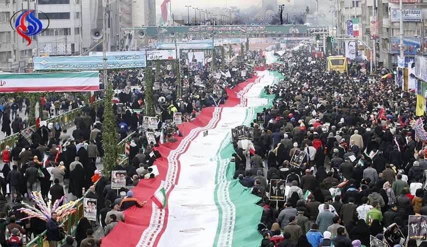 خبراء القيادة: مسيرات ذكرى انتصار الثورة الإسلامية رد مزلزل على تهديدات أمريكا