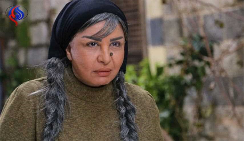 بالصور... فنانة سورية شهيرة مضرجة بدمها في دمشق!
