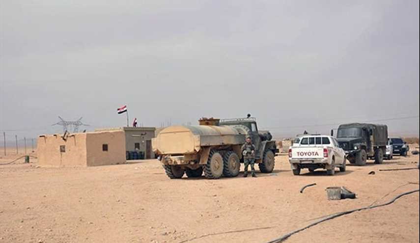 جنود الجيش السوري يتخذ موقف بالقرب من تدمر