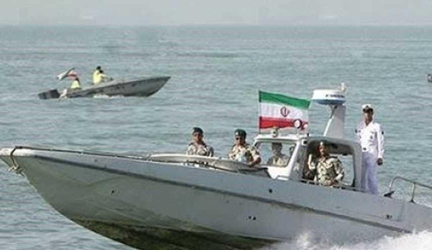 زوارق الحرس الثوري تجبر سفينة أمريكية على تغيير مسارها