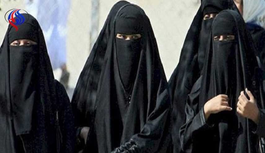 اعتقال 30 إمرأة 