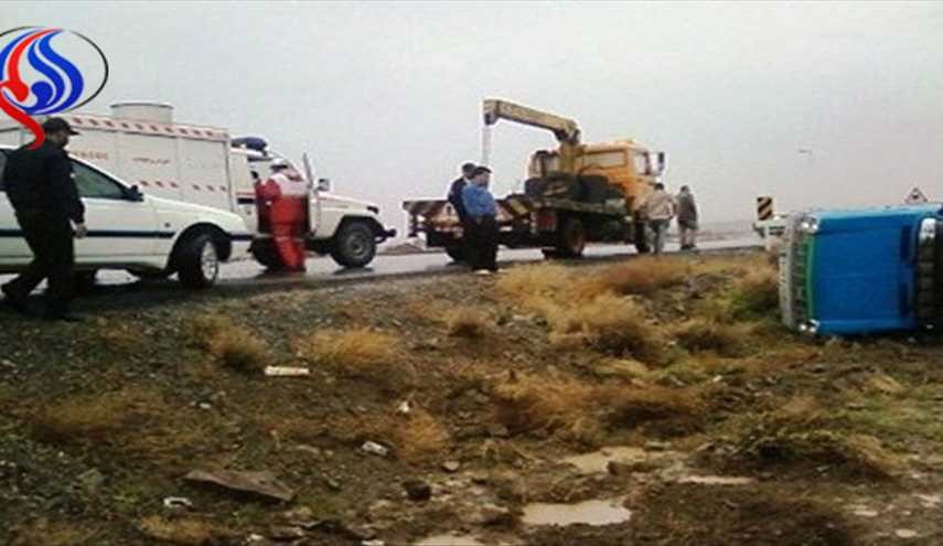 واژگونی اتوبوس در اتوبان بابایی