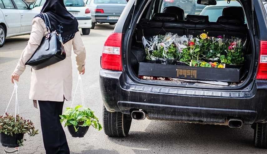 سوق الورود والنباتات عشية عيد النوروز