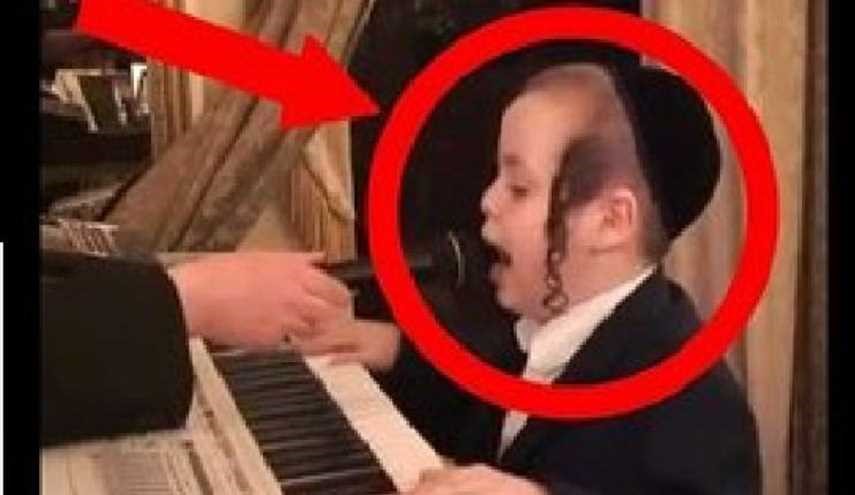 طفل يهودي يتسبب باسلام اكثر من 6 الاف يهودي في فرنسا والسبب عجيب!