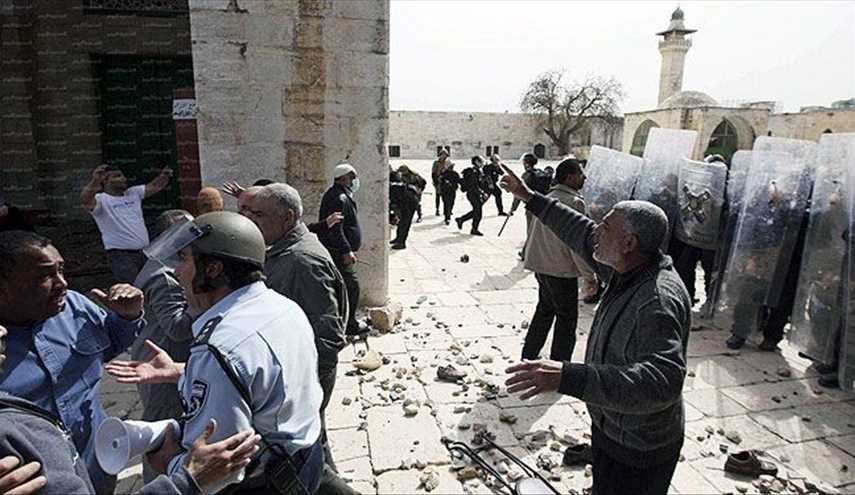 مستوطنون يقتحمون المسجد الاقصى والاحتلال يصعد