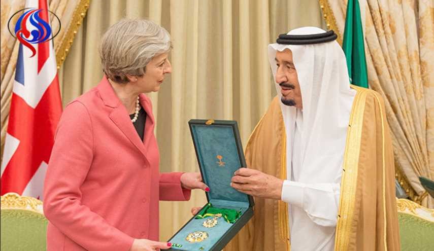 لماذا رفضت تيريزا ماي ارتداء الحجاب بالسعودية، وما هو الوسام الذي تقلدته؟