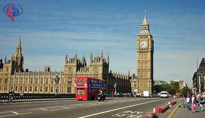شاهد... فتاة بريطانية تحقق شهرة واسعة بعد التقاط هذه الصور لها!
