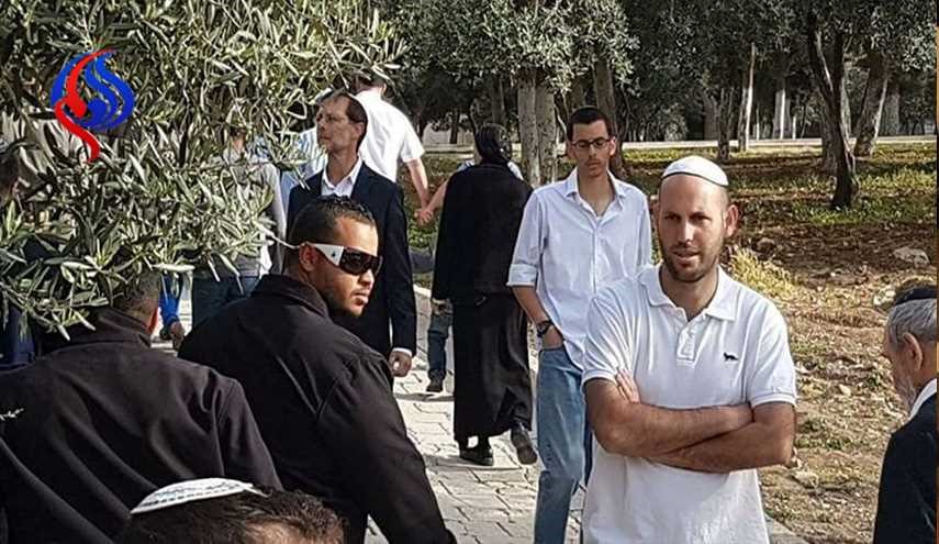 بالصور.. اقتحامات جماعية للأقصى والاحتلال يحيل القدس ثكنة عسكرية