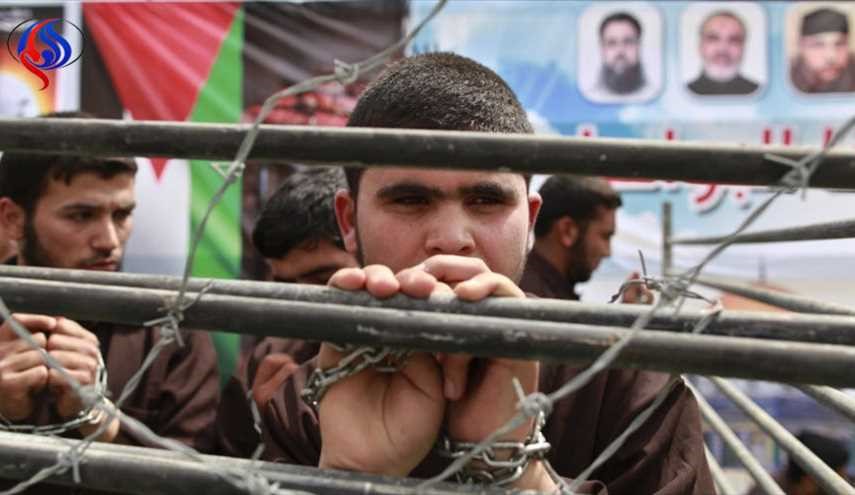 الأسرى الفلسطينيون يدخلون في إضراب عام