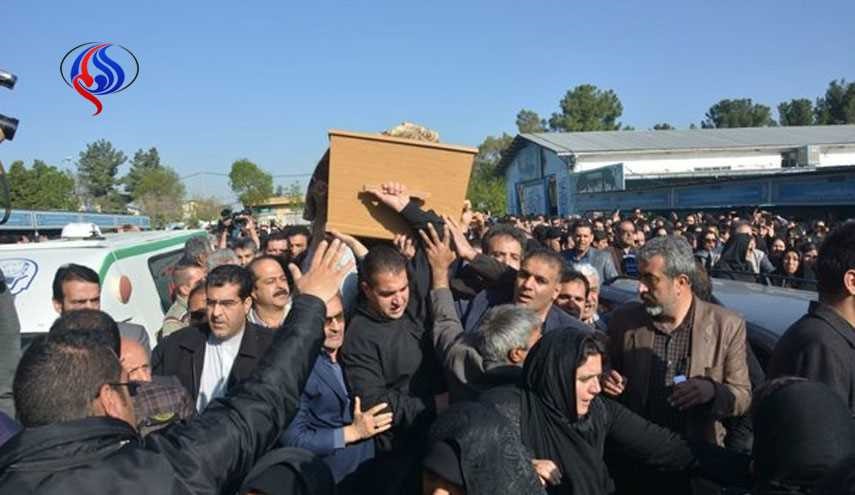 پیکر عارف لرستانی تشییع و به خاک سپرده شد