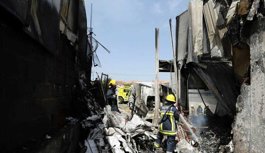 قبل المطار بكيلومتر.. طائرة ركاب تتحطم وتسقط فوق شاحنة بالبرتغال