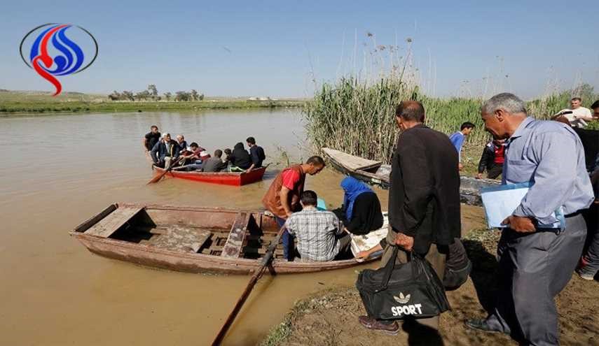 الجيش العراقي يبني جسرا عائما على دجلة