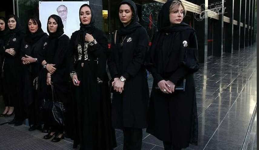مراسم چهلم علي معلم با حضور هنرمندان و خانم های  بازیگر مشهور +تصاوير