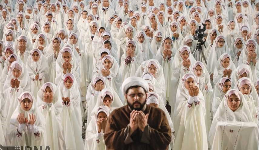 جشن تکلیف دانش آموزان در حرم حضرت عبدالعظیم حسنی (ع)/ تصاویر