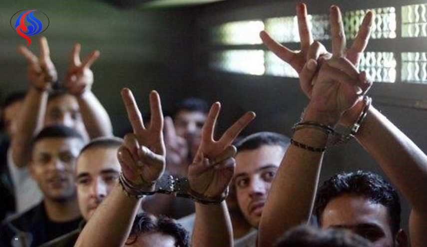 الاحتلال يمنع أي اتصال مع المعتقلين الفلسطينيين المضربين عن الطعام