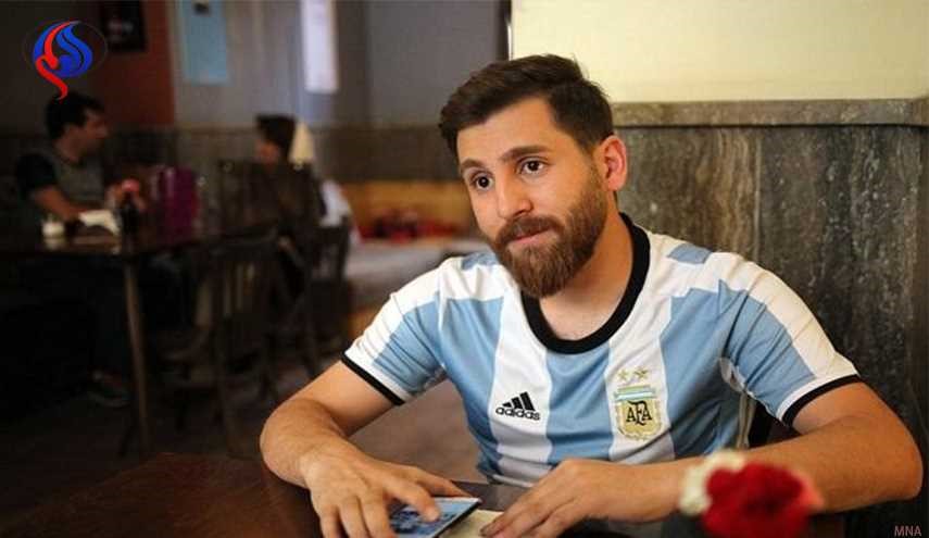 شبيه ميسي يدعو لاختبار للحمض النووي بينه وبين نجم برشلونة..
