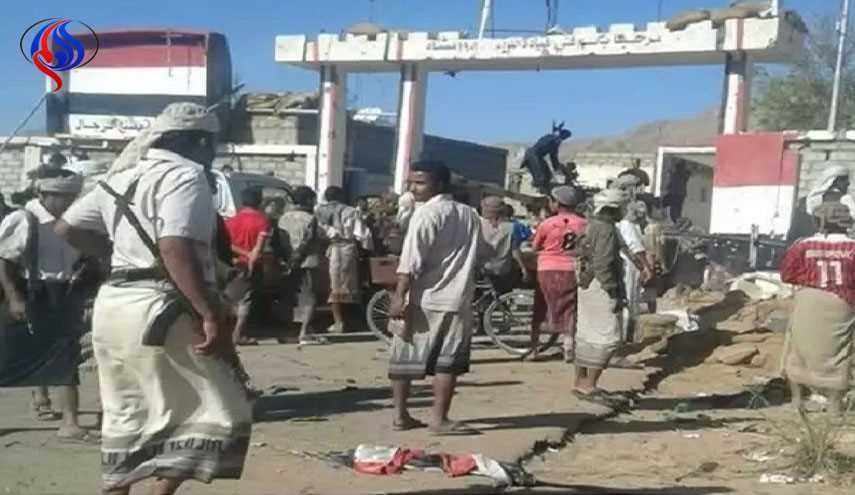 على طريقة بوعزيزي... جندي مرتزق يحرق نفسه بالبنزين في مأرب