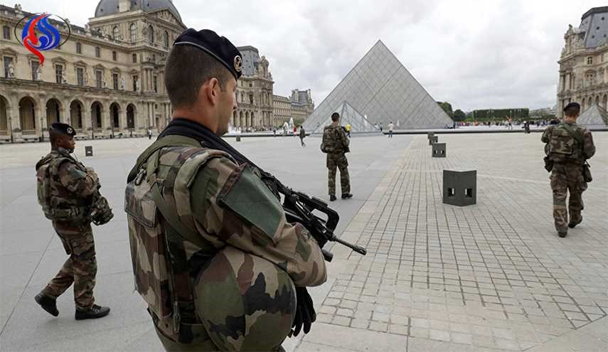 إخلاء محيط متحف اللوفر في باريس إثر إنذار أمني