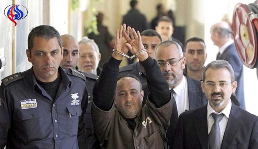 مروان البرغوثي يروي تفاصيل التنكيل به ويؤكد على مواصلة الإضراب