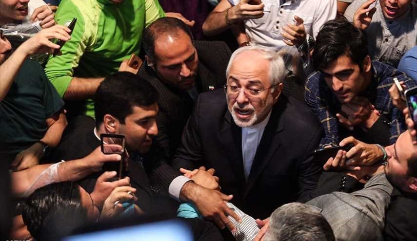 شخصيات سياسية ايرانية تدلي بصوتها في الانتخابات /صور